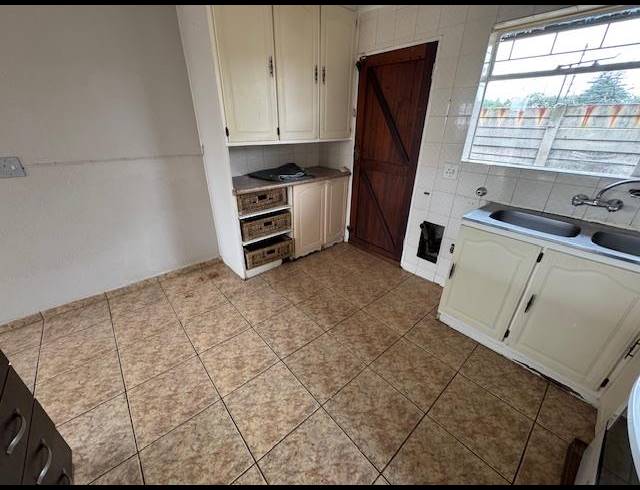 3 BEDROOM TOWNHOUSE FOR SALE IN GLEN MARAIS